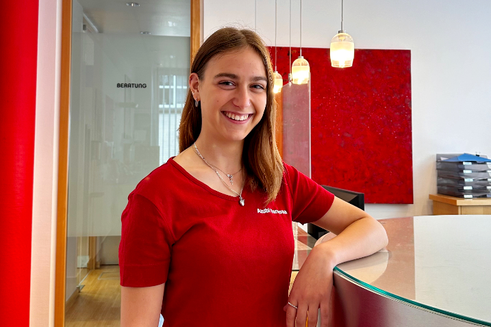 Frau Vanessa Deutsch